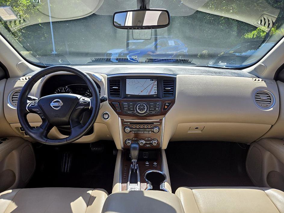 2020 Nissan Pathfinder Platinum photo 11