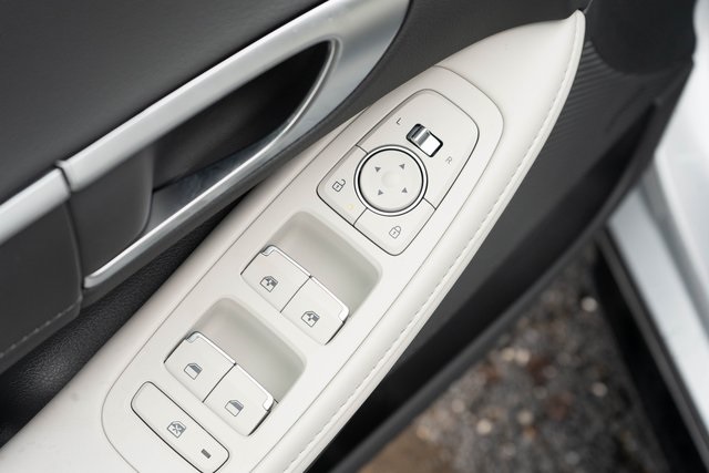 2025 Hyundai Sonata Hybrid Limited photo 11