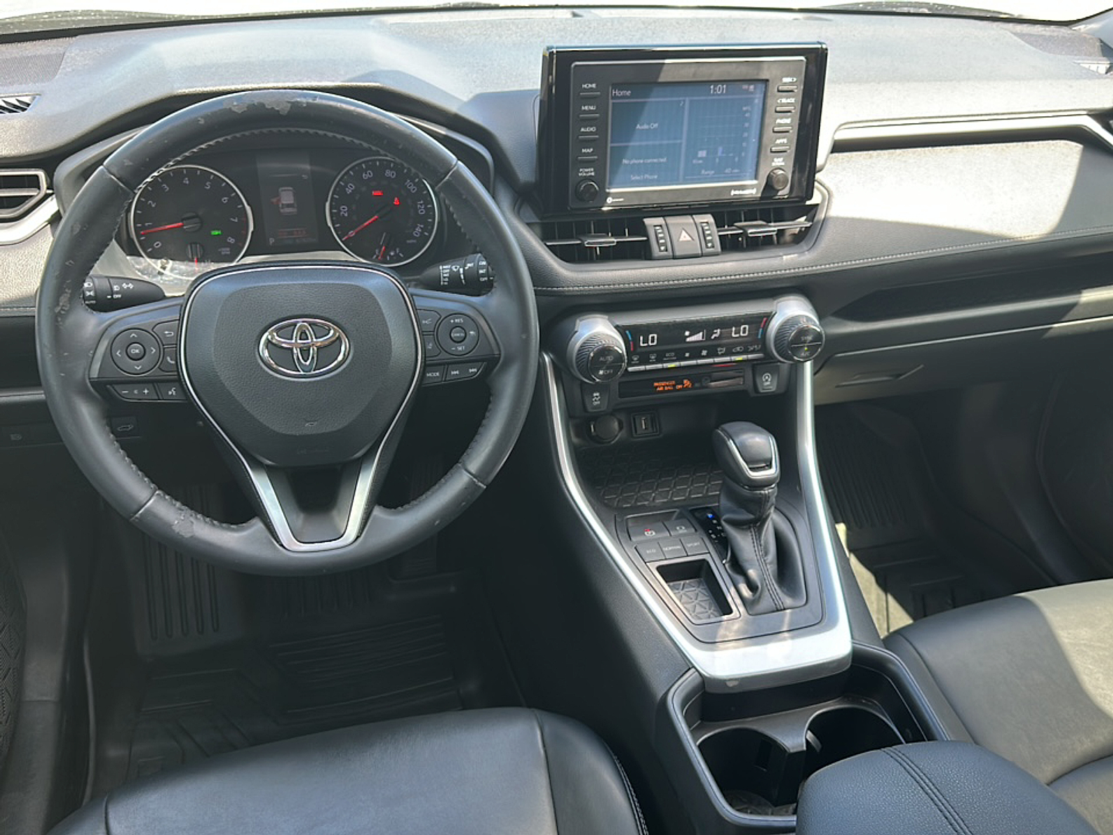 2020 Toyota RAV4 XLE Premium photo 7