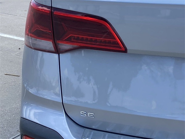 2024 Volkswagen Taos SE photo 5
