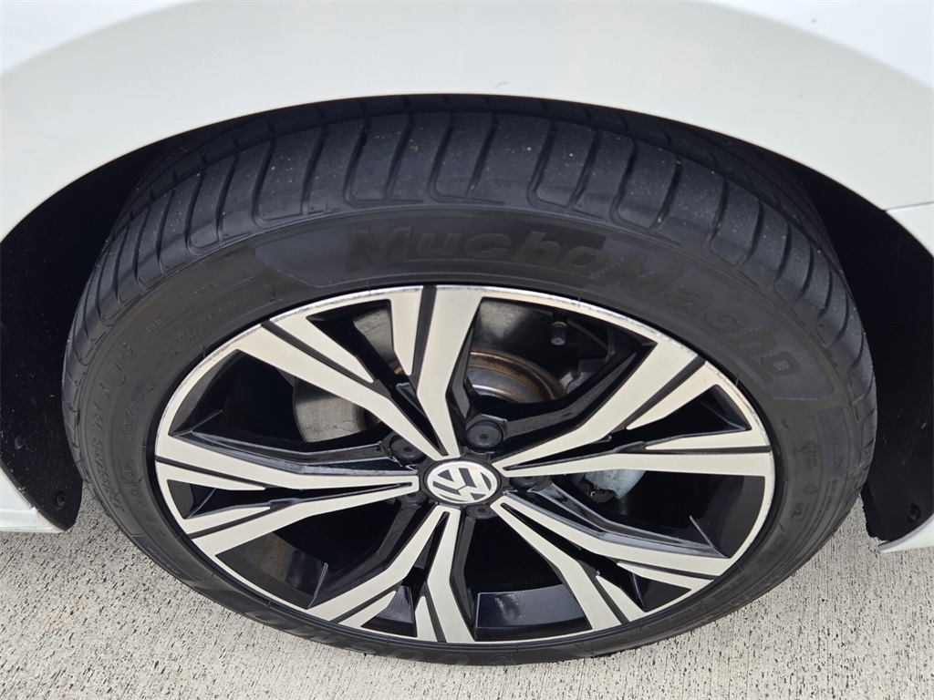 2022 Volkswagen Passat 2.0T SE photo 9