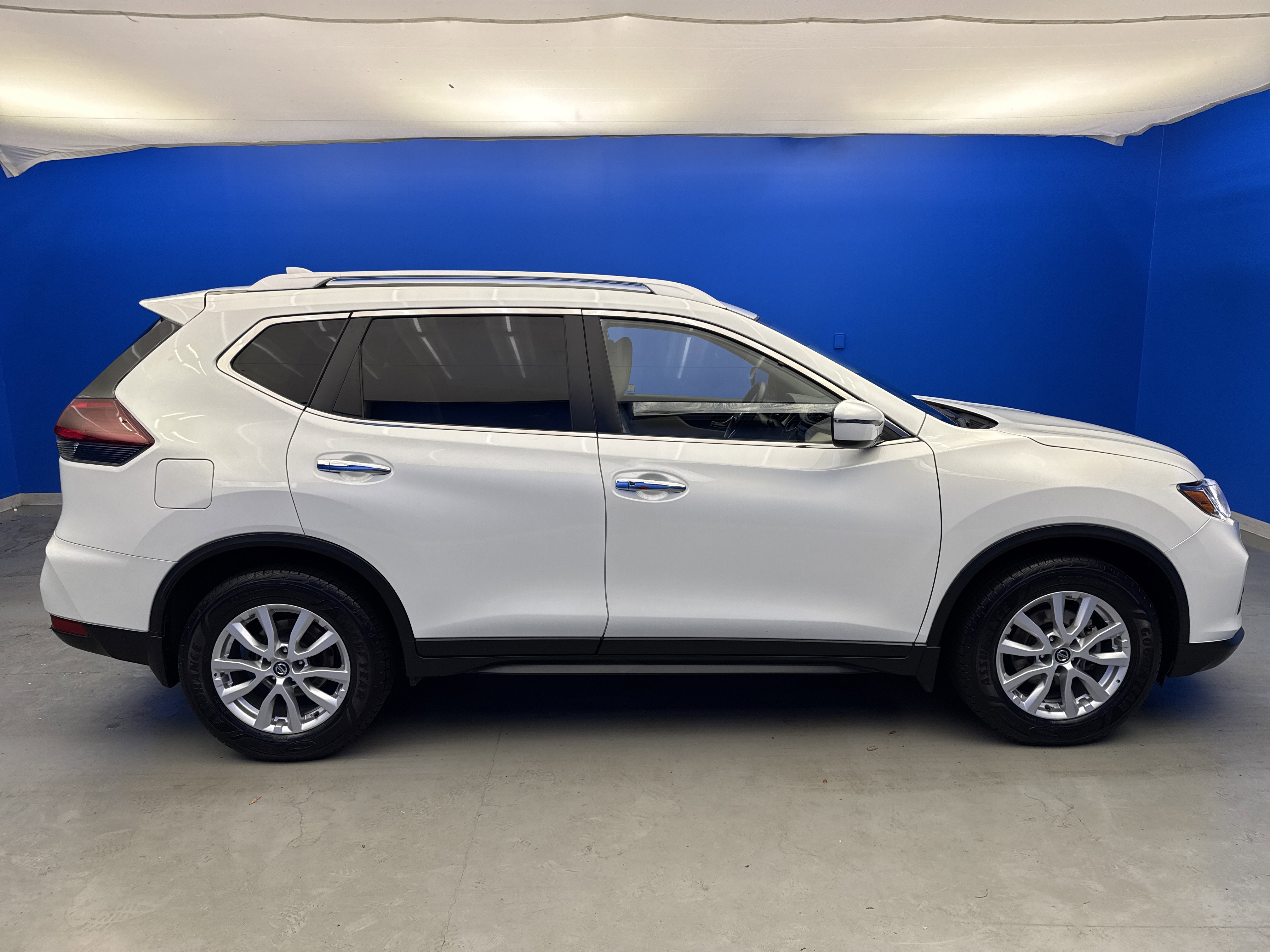 2020 Nissan Rogue SV photo 3
