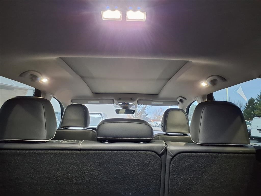 2026 Volkswagen Atlas SEL Premium R-Line photo 2