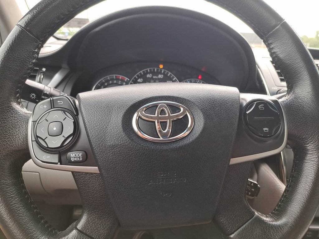 2012 Toyota Camry XLE photo 9