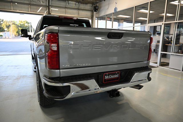 2026 Chevrolet Silverado 2500HD LT photo 3