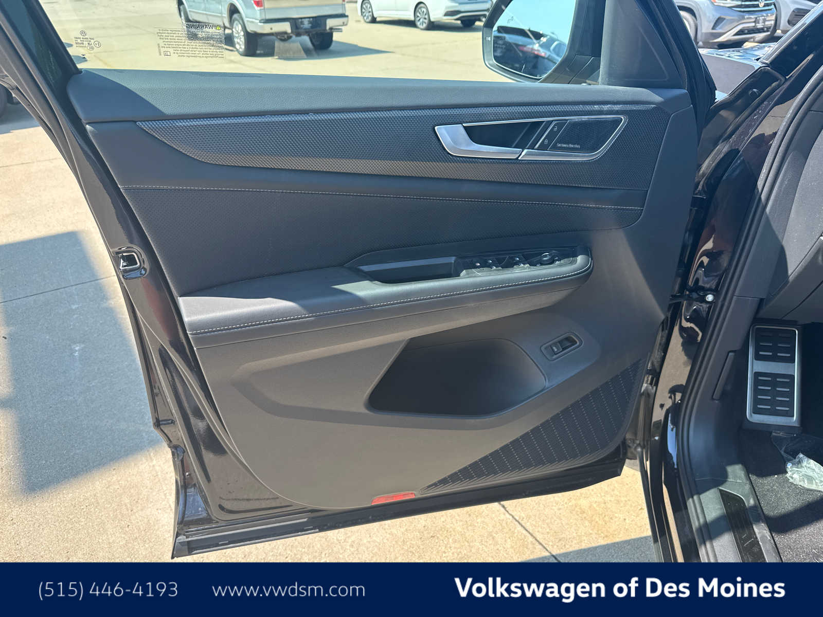 2025 Volkswagen Atlas Cross Sport SEL Premium R-Line photo 18