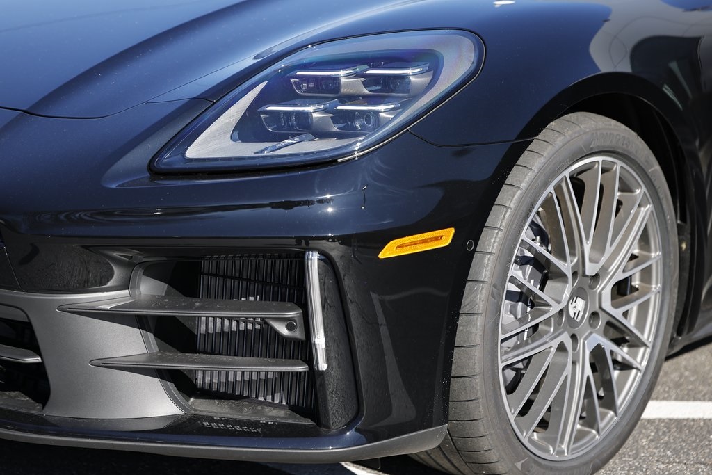2025 Porsche Panamera 4 photo 11