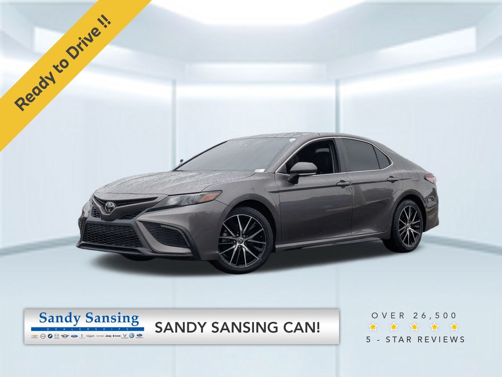 2022 Toyota Camry SE's photo