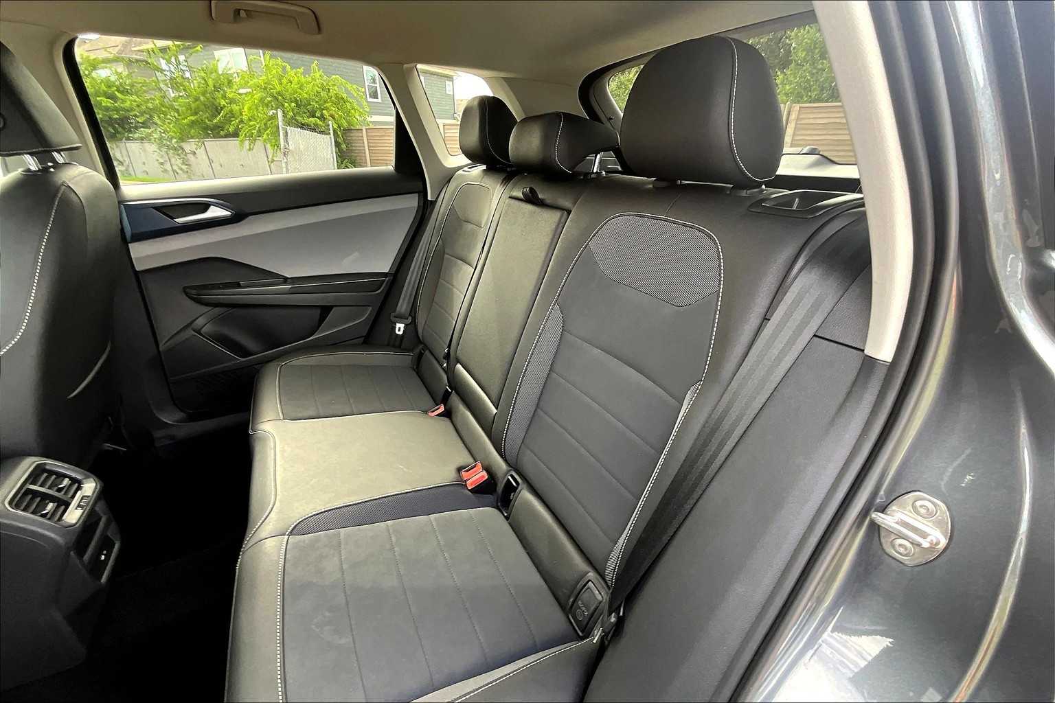 2024 Volkswagen Taos SE photo 17