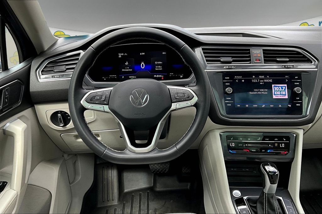 2022 Volkswagen Tiguan SE photo 17