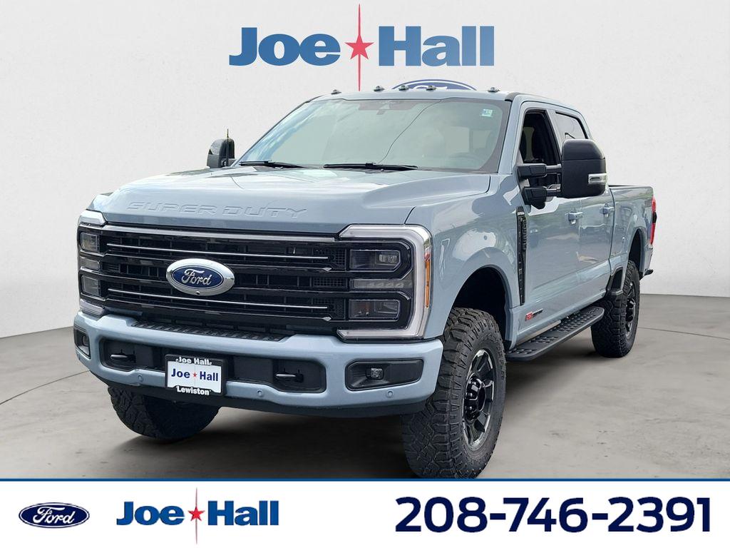 2025 Ford F-350 Super Duty Platinum's photo