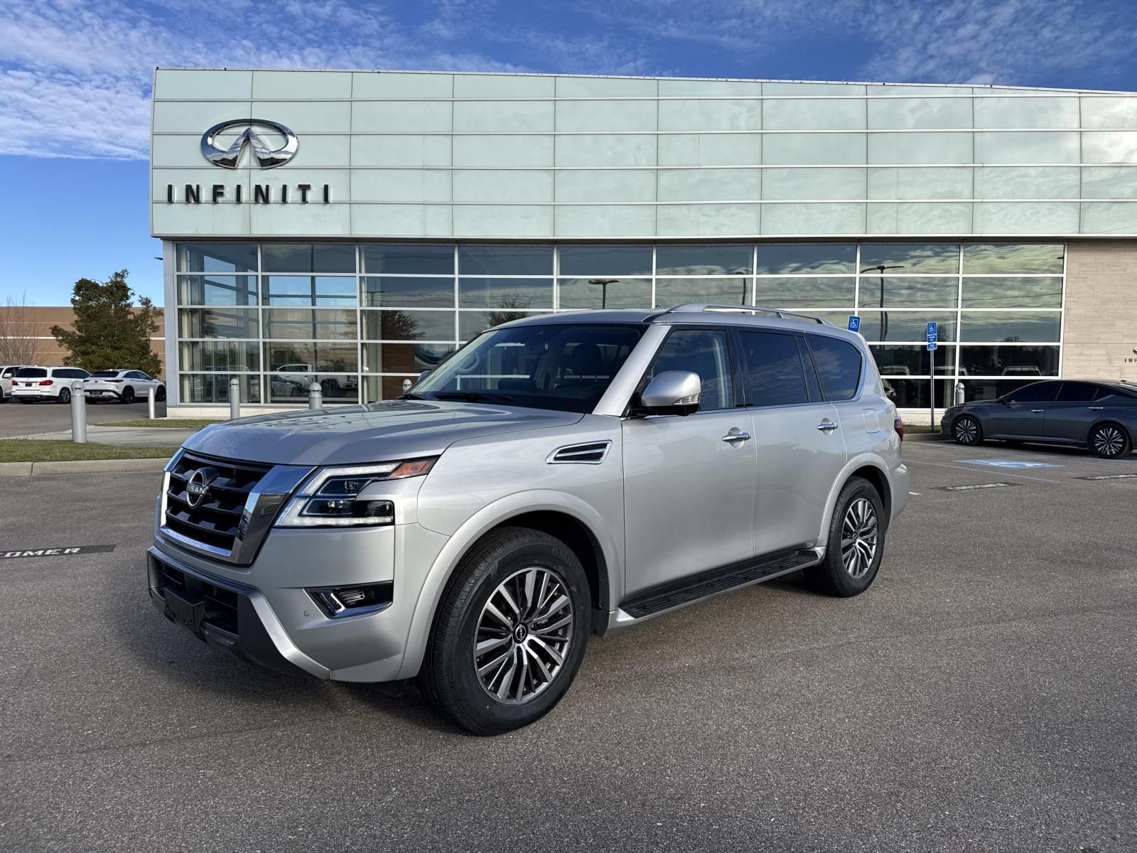 2024 Nissan Armada SL's photo