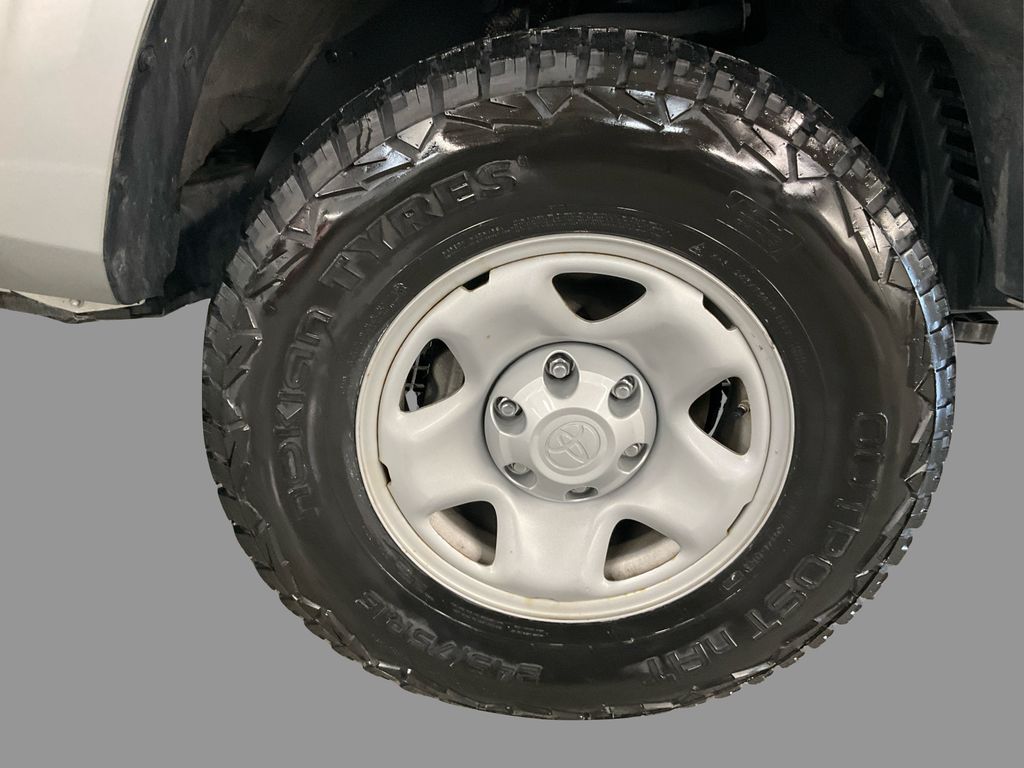 2022 Toyota Tacoma SR photo 17