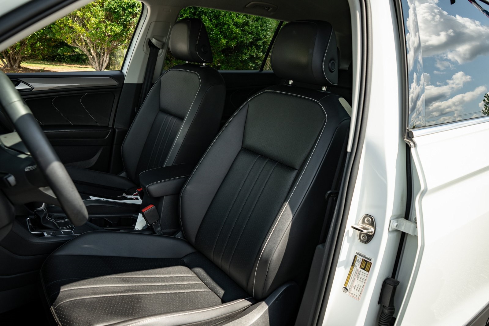 2022 Volkswagen Tiguan SE photo 12