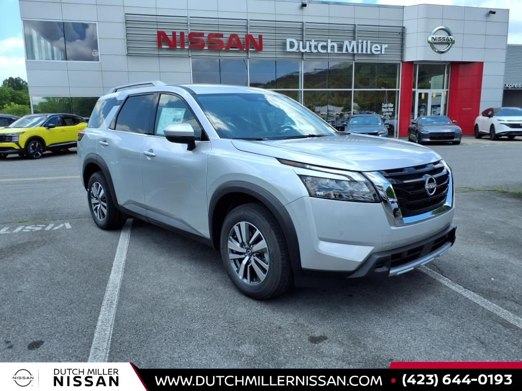 2025 Nissan Pathfinder SL's photo