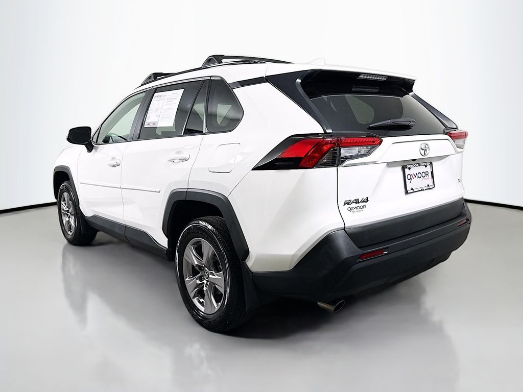 2022 Toyota RAV4 XLE photo 5