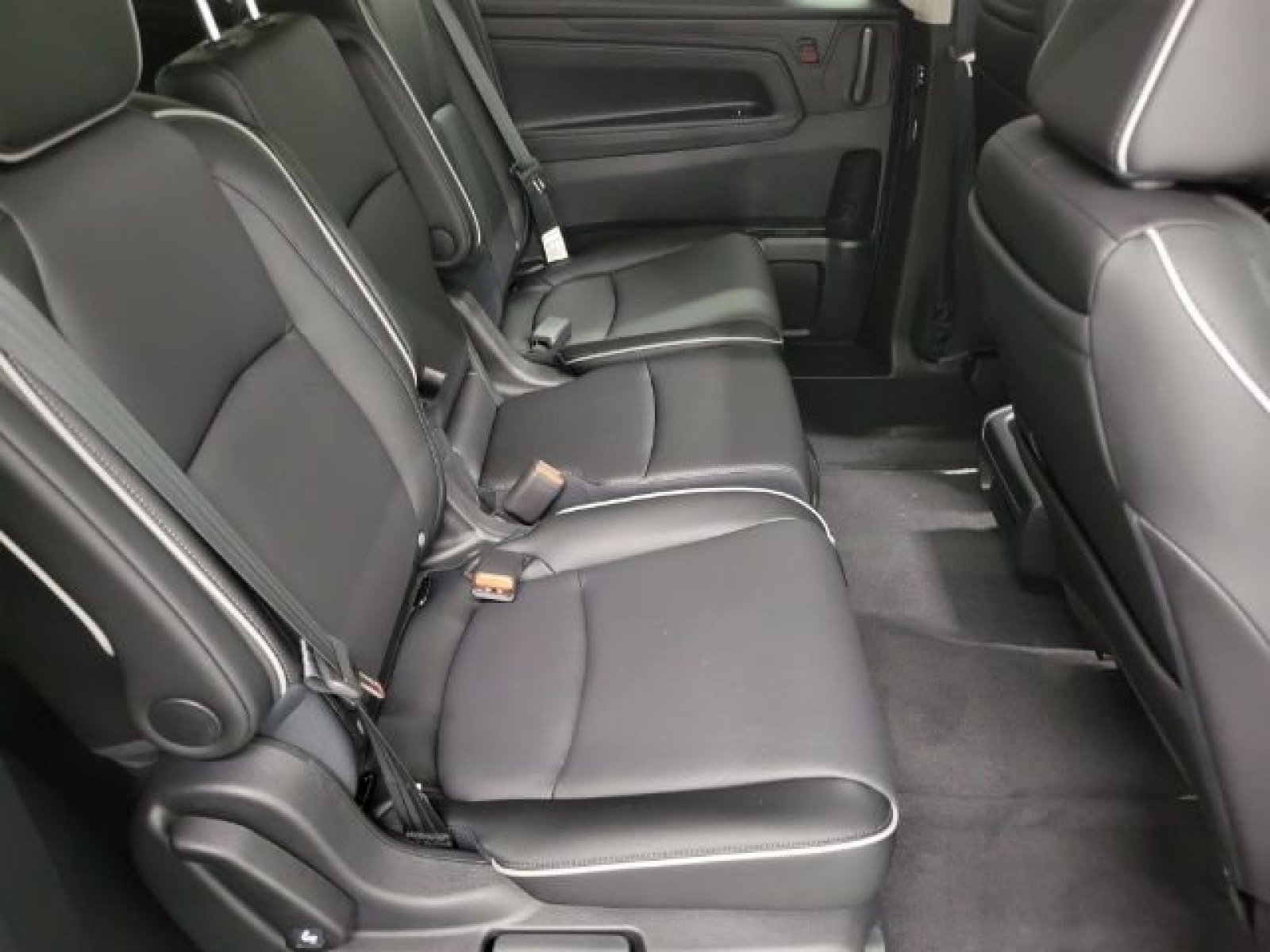 2026 Honda Odyssey Touring photo 5