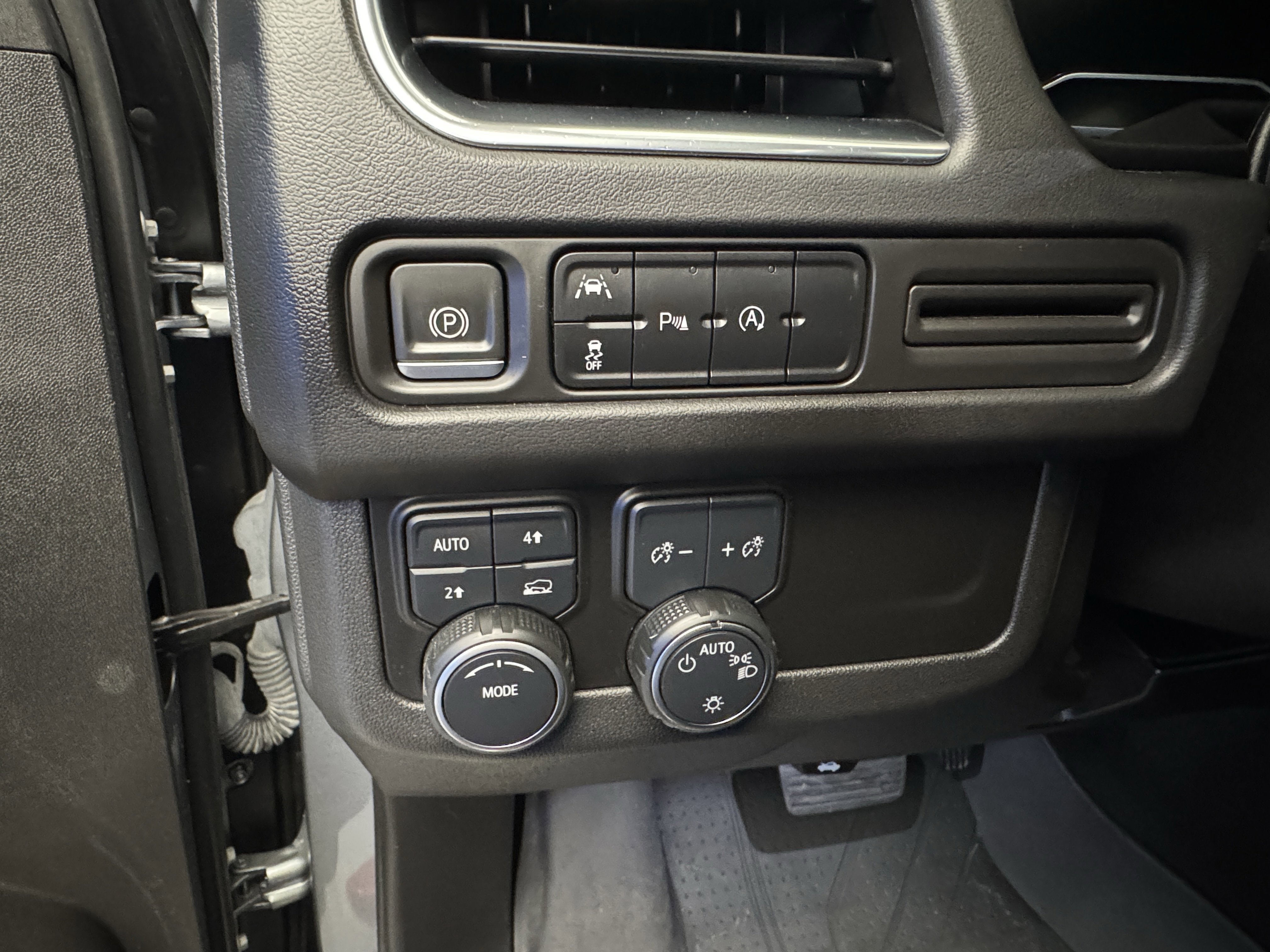 2023 Chevrolet Tahoe LT photo 3