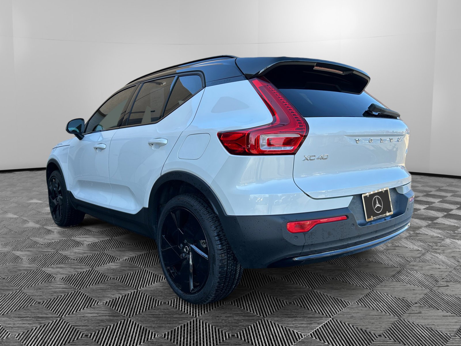 2023 Volvo XC40 Recharge Ultimate photo 3