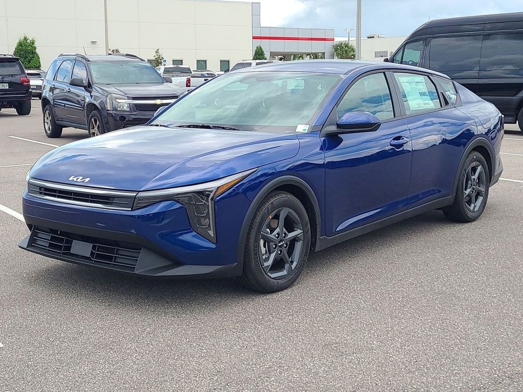 2025 Kia K4 LXS photo 2