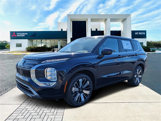 2025 Mitsubishi Outlander SE's photo