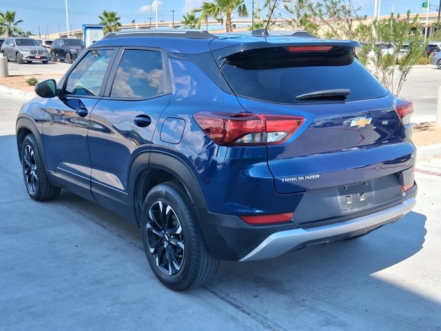 2022 Chevrolet Trailblazer LT photo 2