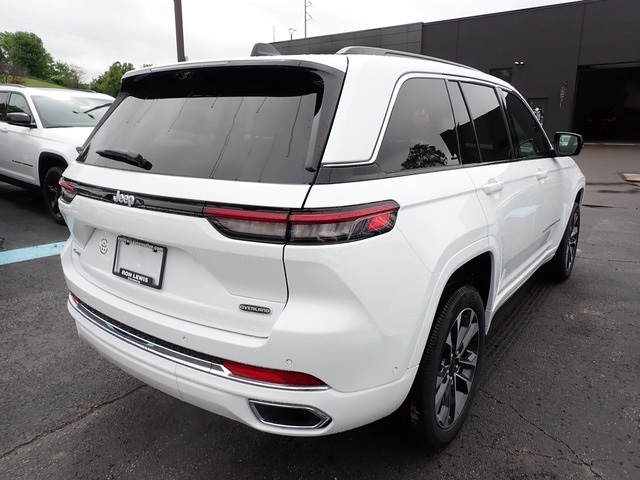 2025 Jeep Grand Cherokee Overland photo 4