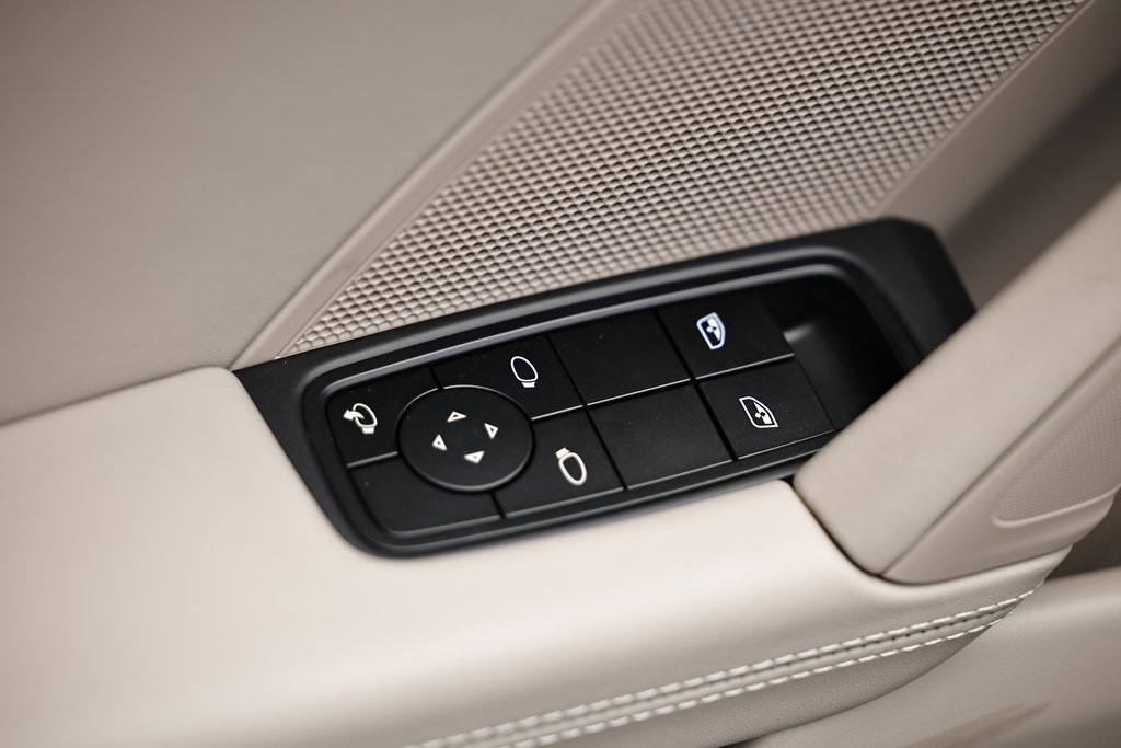 2025 Porsche 911 GTS photo 13