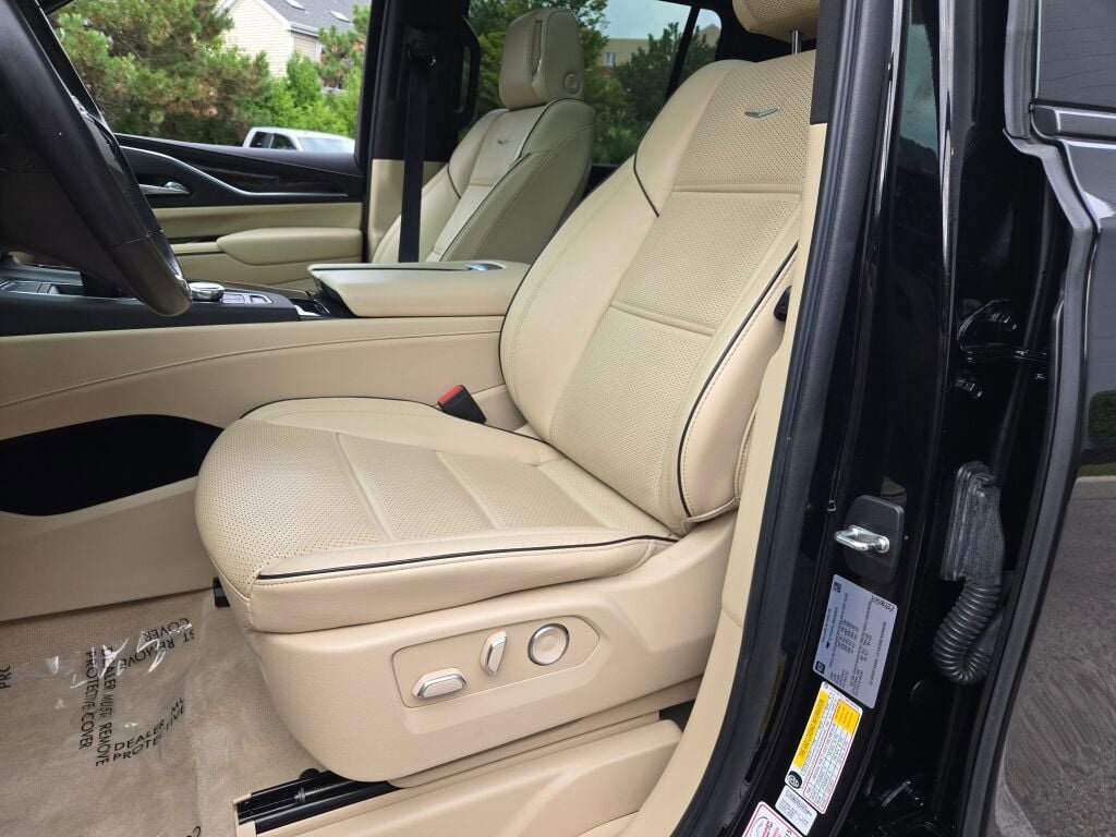 2021 Cadillac Escalade ESV Premium Luxury photo 26