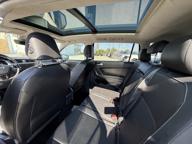 2020 Volkswagen Tiguan SEL photo 19
