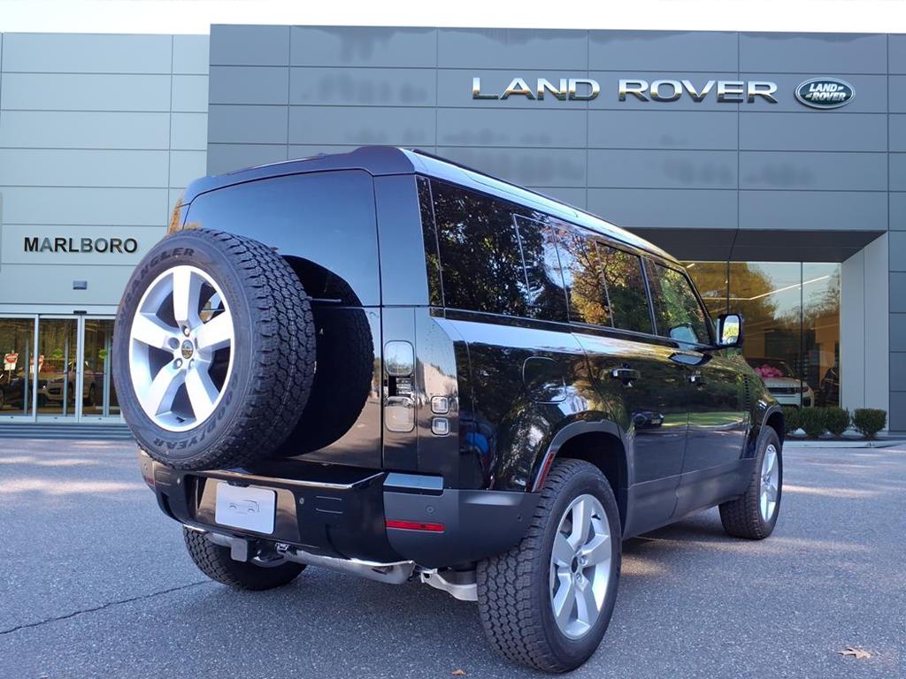 2026 Land Rover Defender 110 photo 2
