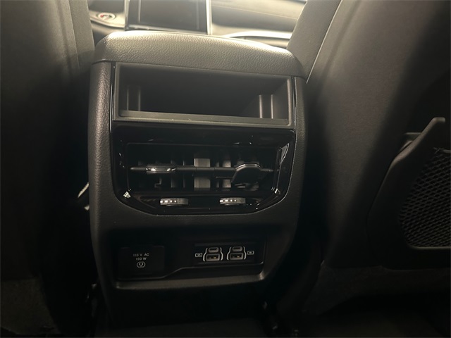 2025 Jeep Grand Cherokee Altitude photo 15