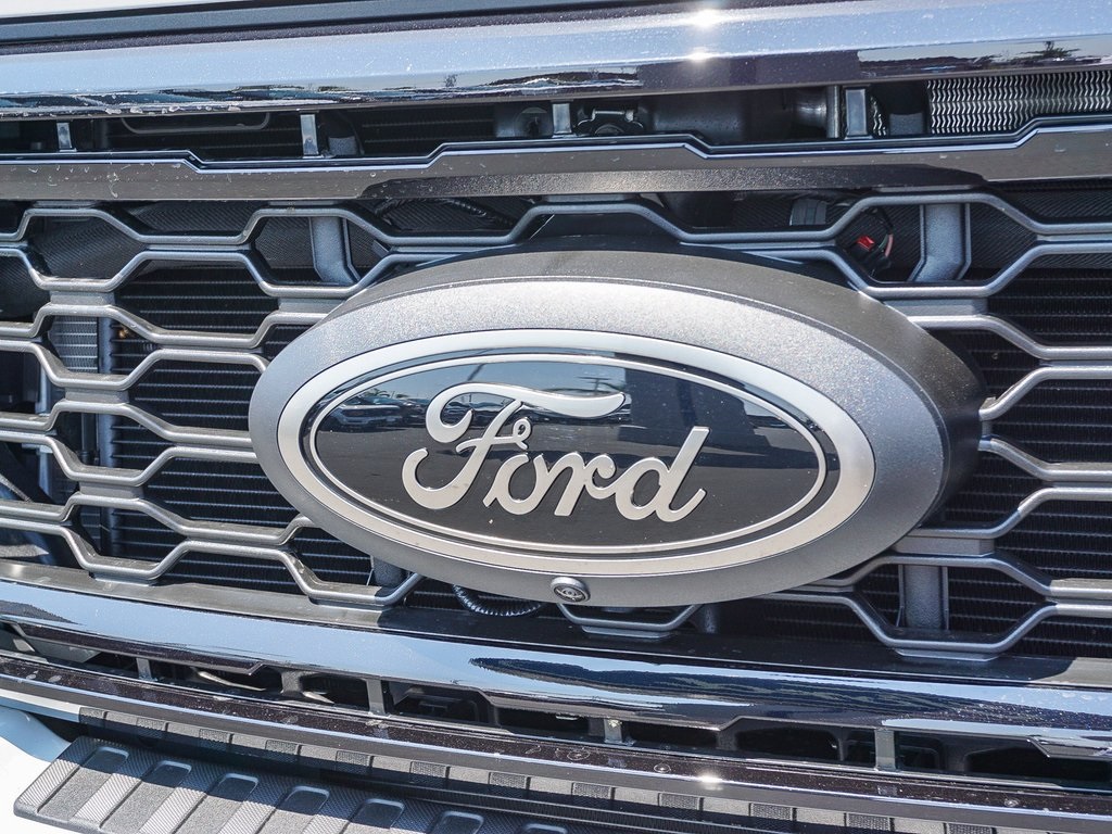 2025 Ford F-250 photo 3