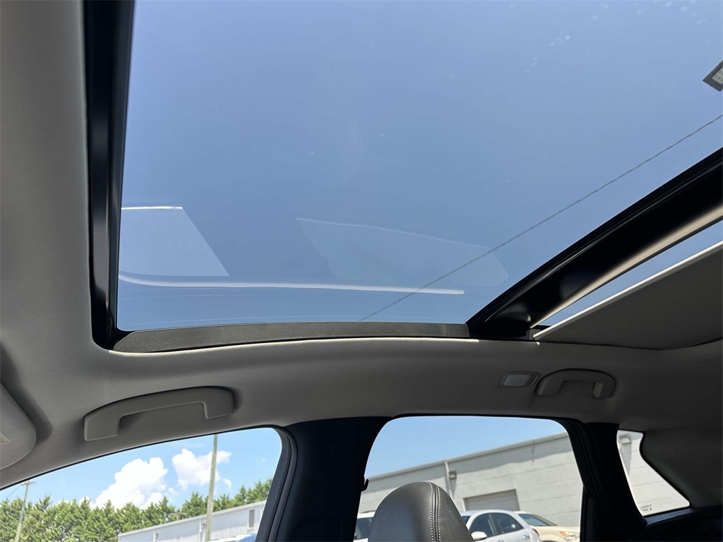2019 Infiniti QX50 Essential photo 19