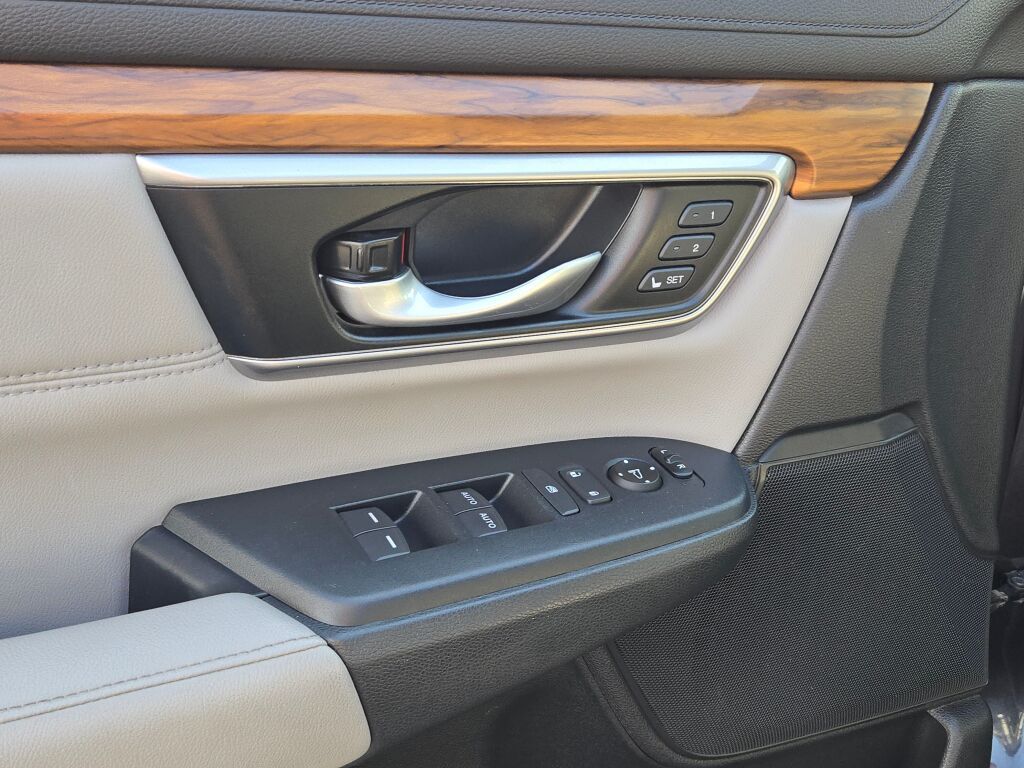 2019 Honda CR-V Touring photo 18