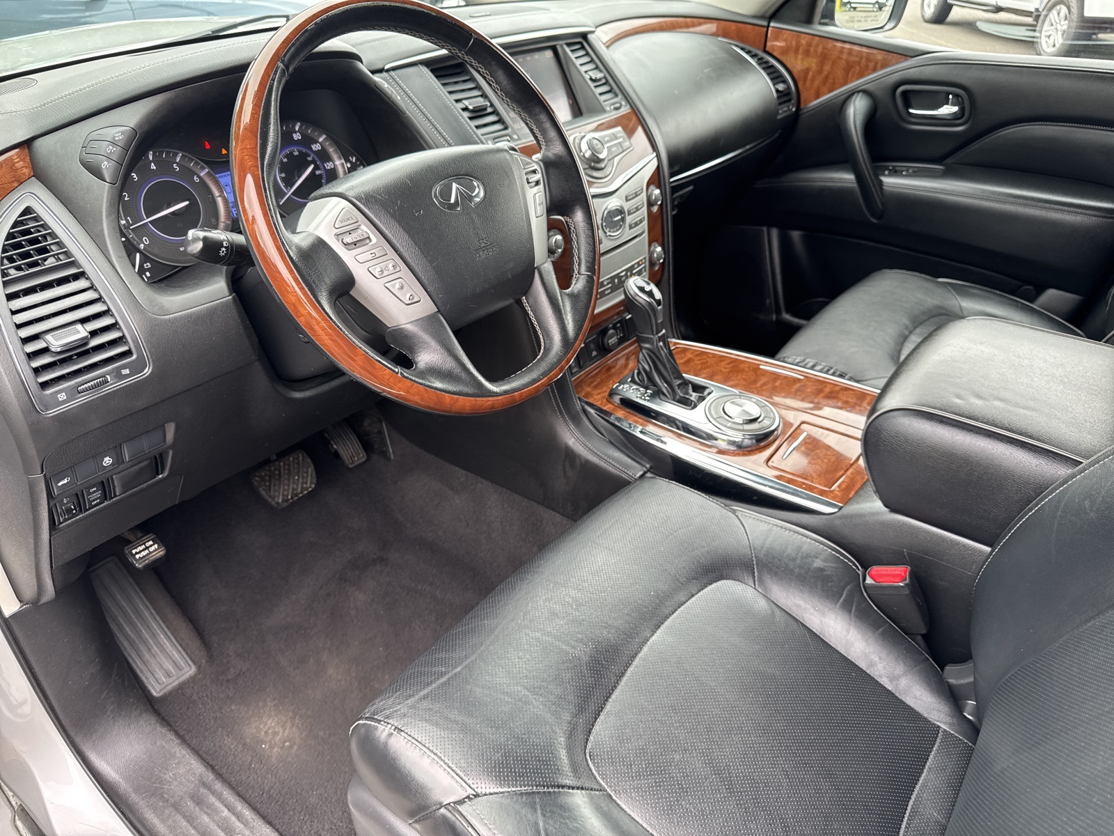 2019 Infiniti QX80 Luxe photo 6