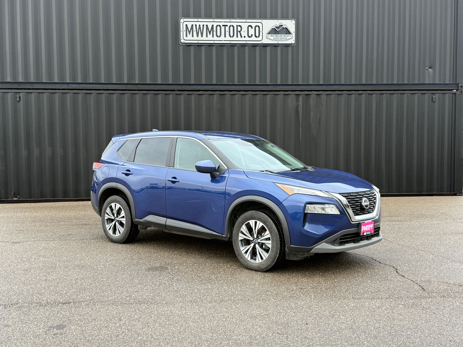 2023 Nissan Rogue SV's photo