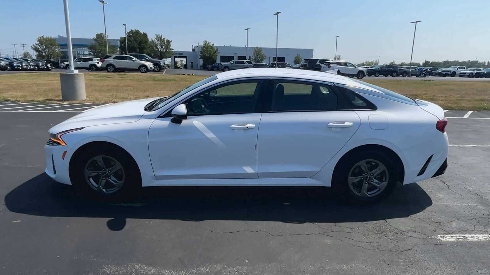 2023 Kia K5 LXS photo 2