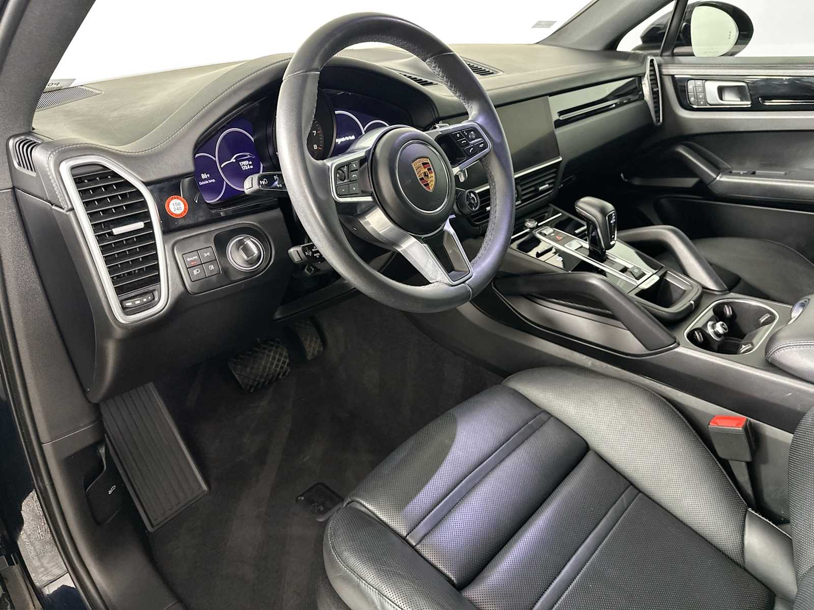 2022 Porsche Cayenne Platinum Edition photo 4