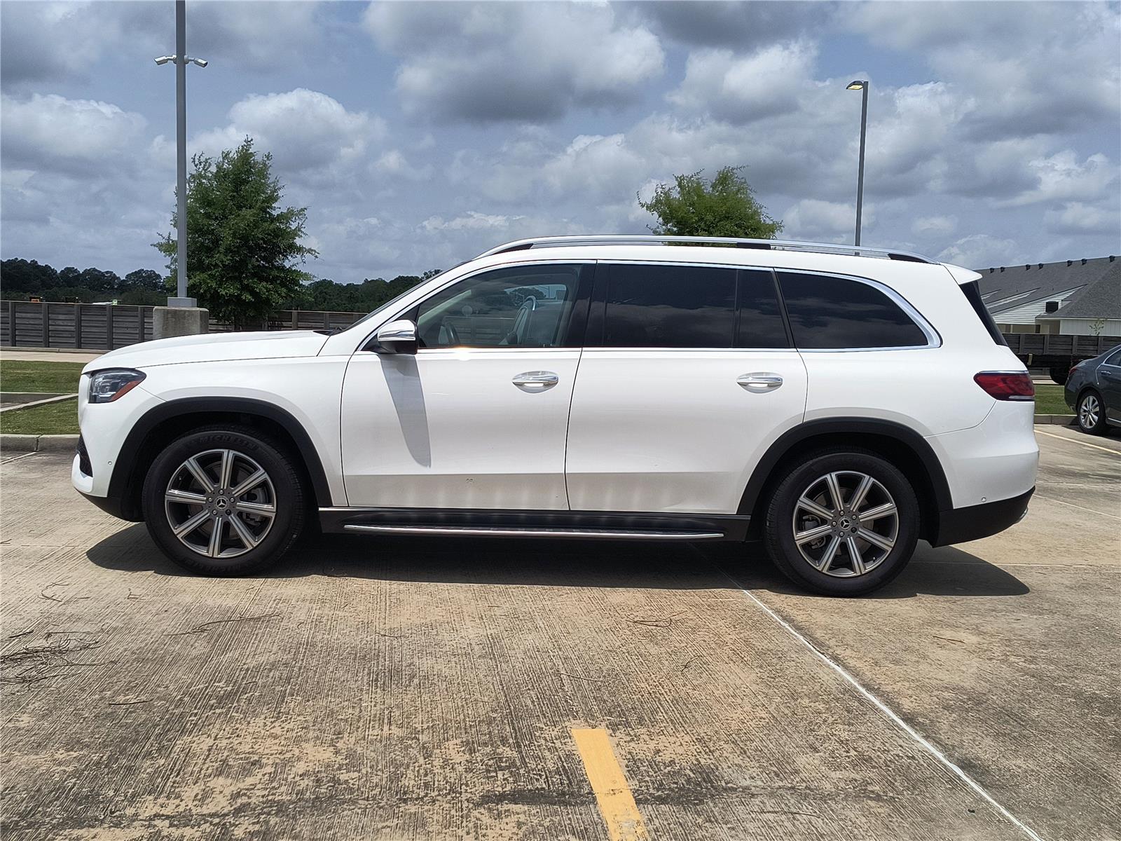 2023 Mercedes Benz GLS 450 4MATIC photo 3