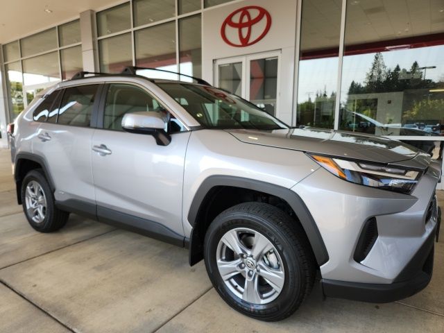 2025 Toyota RAV4 Hybrid XLE photo 2