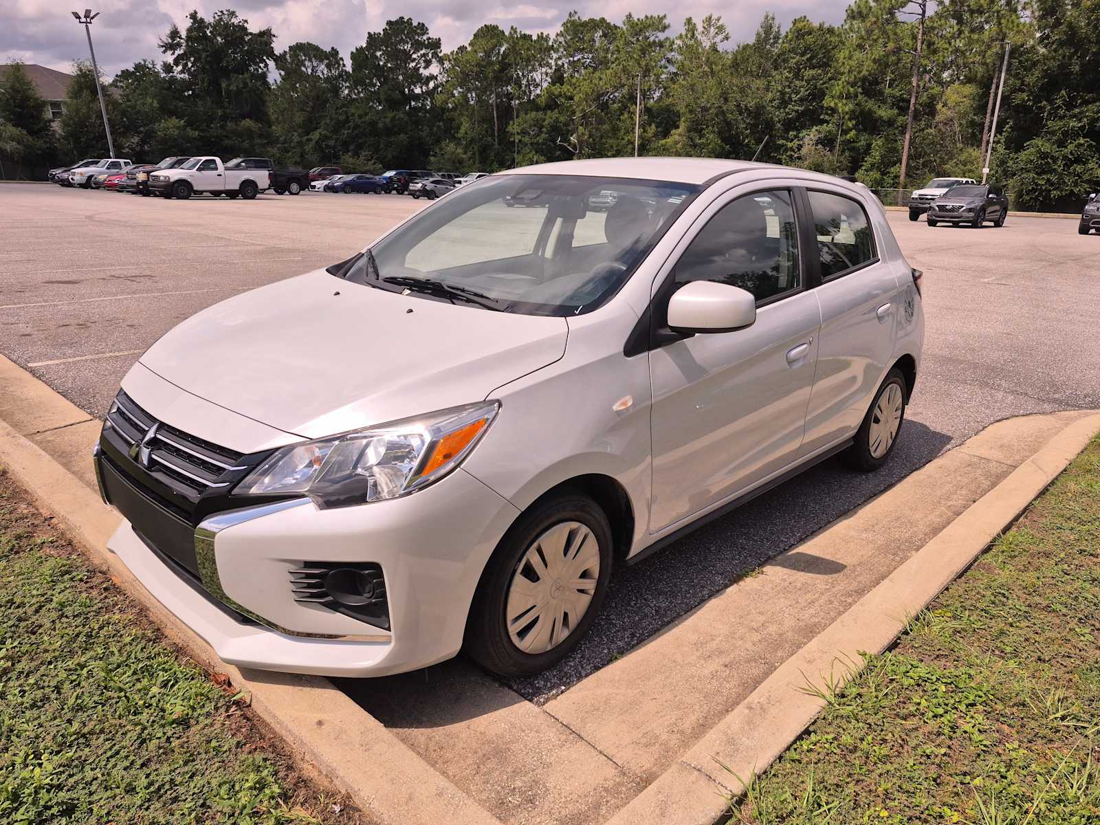 2024 Mitsubishi Mirage ES photo 4