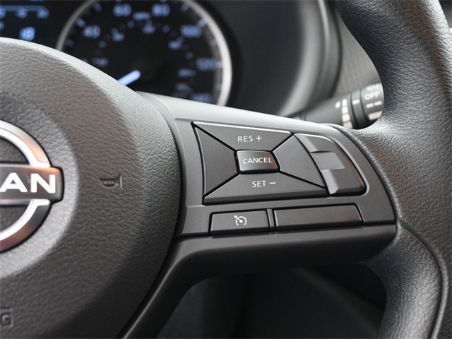 2025 Nissan Kicks Play S photo 2