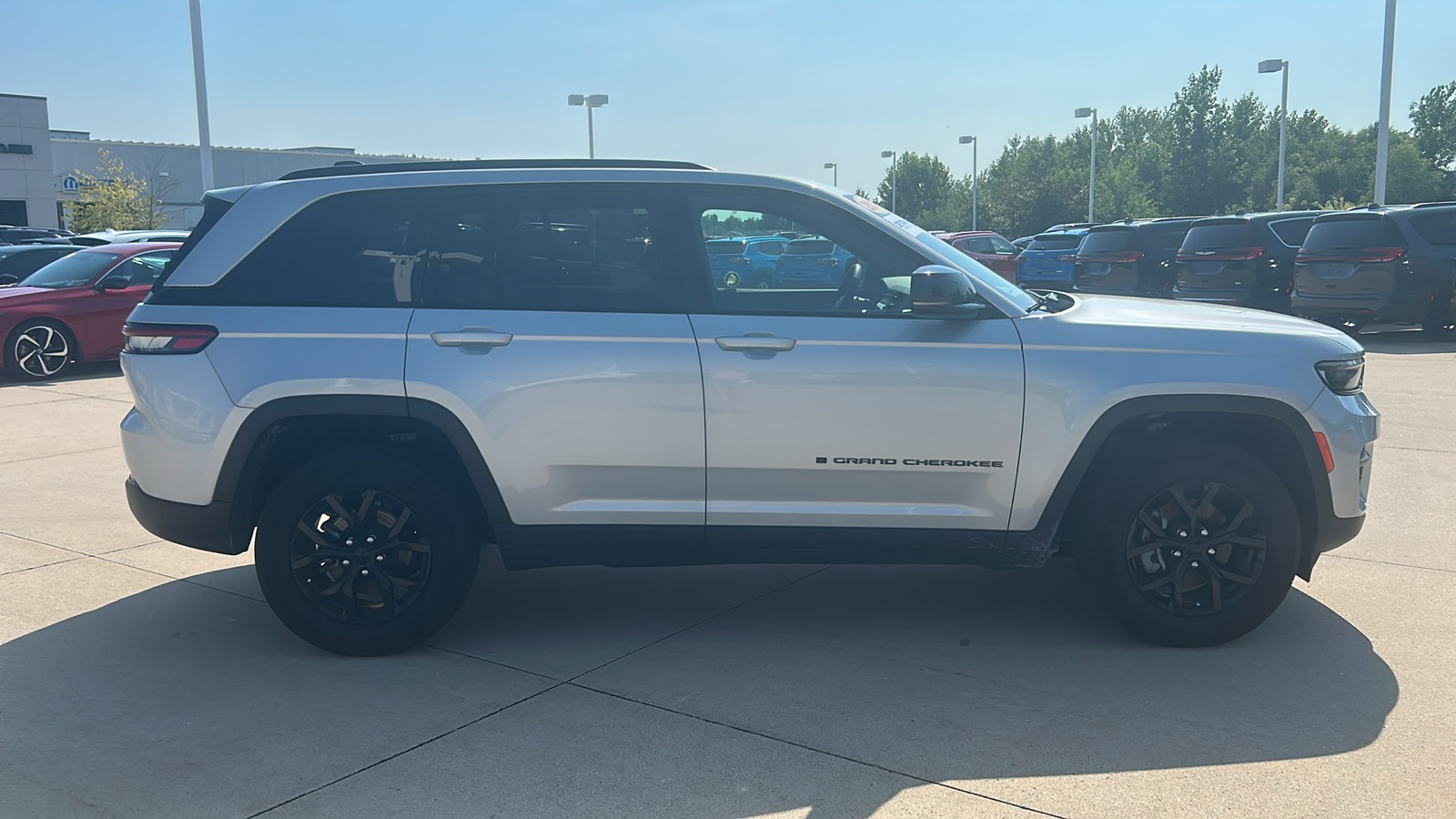 2024 Jeep Grand Cherokee Altitude X photo 2