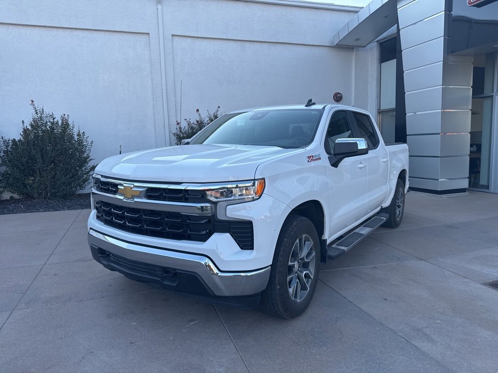 Used 2023 Chevrolet Silverado 1500 LT with VIN 2GCUDDED7P1120076 for sale in Kansas City