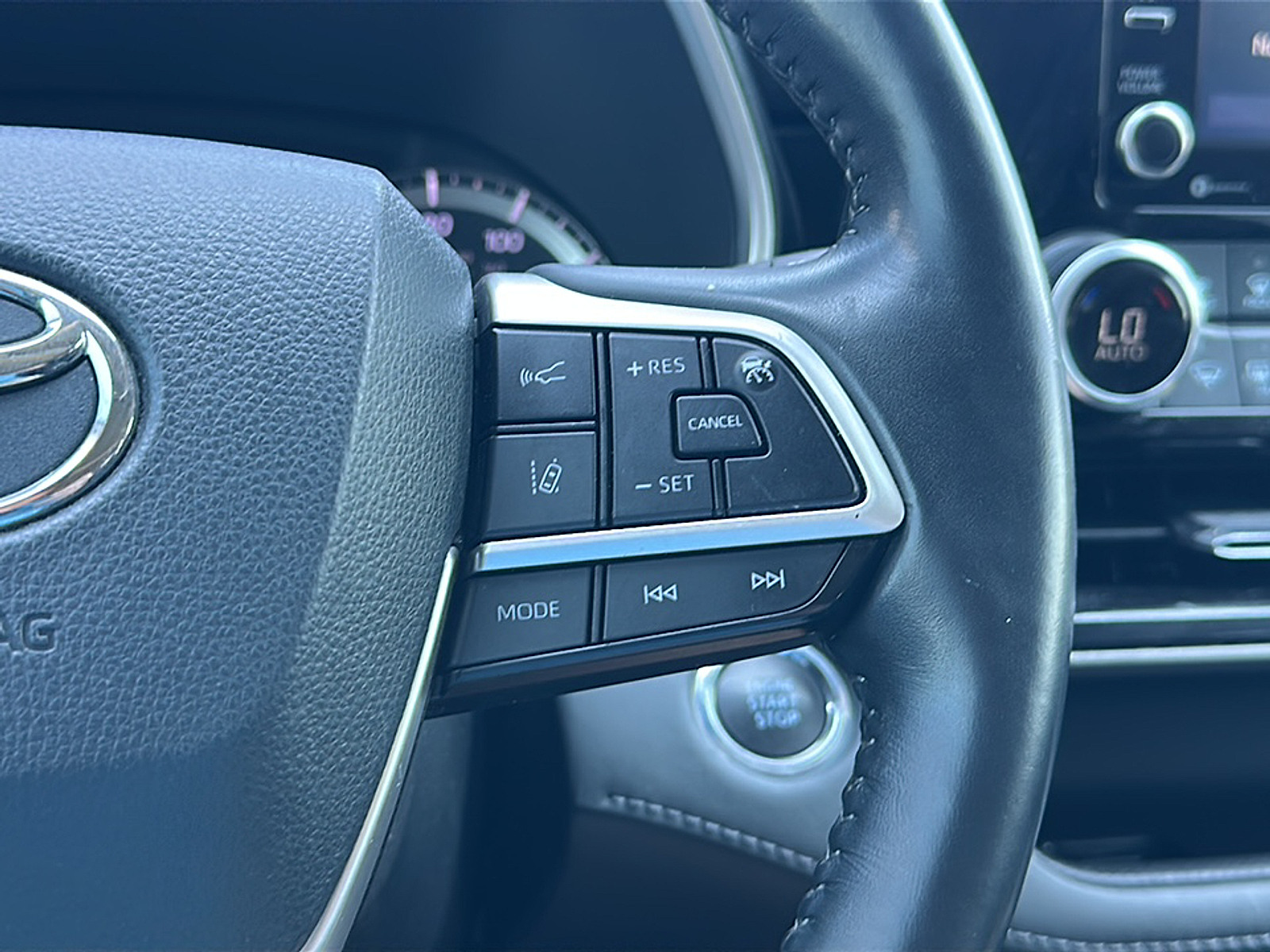 2022 Toyota Highlander XLE photo 11