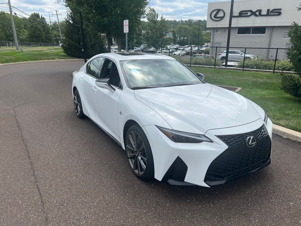 2024 Lexus IS 350 F SPORT photo 4