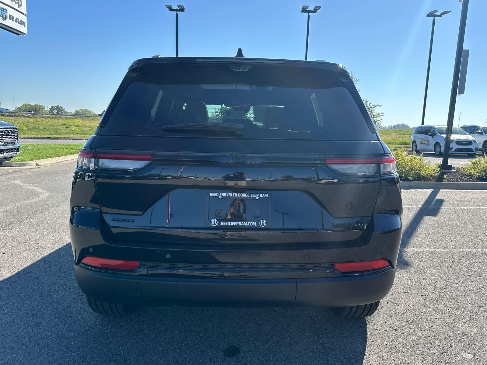 2025 Jeep Grand Cherokee Limited photo 2