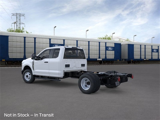 2025 Ford F-350 photo 2