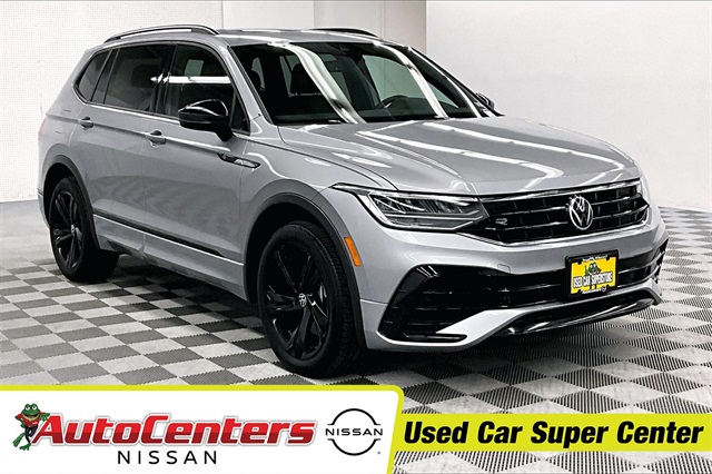 2023 Volkswagen Tiguan SE R-LINE BLACK's photo
